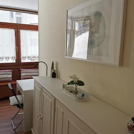 Hostdomus - Bow Window *