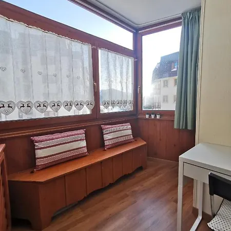 Hostdomus - Bow Window *