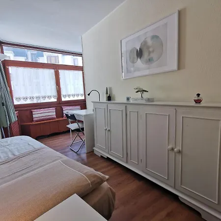 Hostdomus - Bow Window Daire